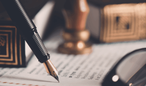 MetroHR_Employment Rights - Fountain Pen on book
