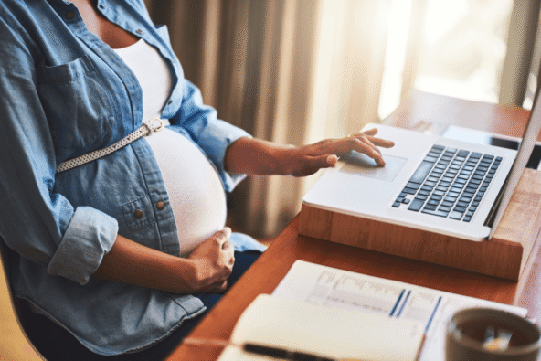 MetroHR_Employment Rights Act 2025 - Maternity Leave - Heavily Pregnant lady working at desk